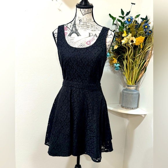 Aeropostale women's black Lace Lined dress in size S/P sleeveless open back - Picture 1 of 8